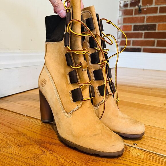 Timberland Women's High Heel Wheat Boots Size 7 M - Picture 13 of 16